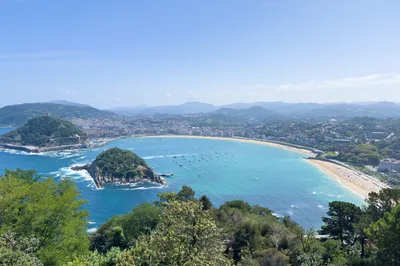 San Sebastián Small-Group 3-Hour Electric Bike Tour Including La Concha Beach