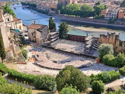 Verona Walking Tour with Food, Wine, Lunch, Dinner & Cable Car