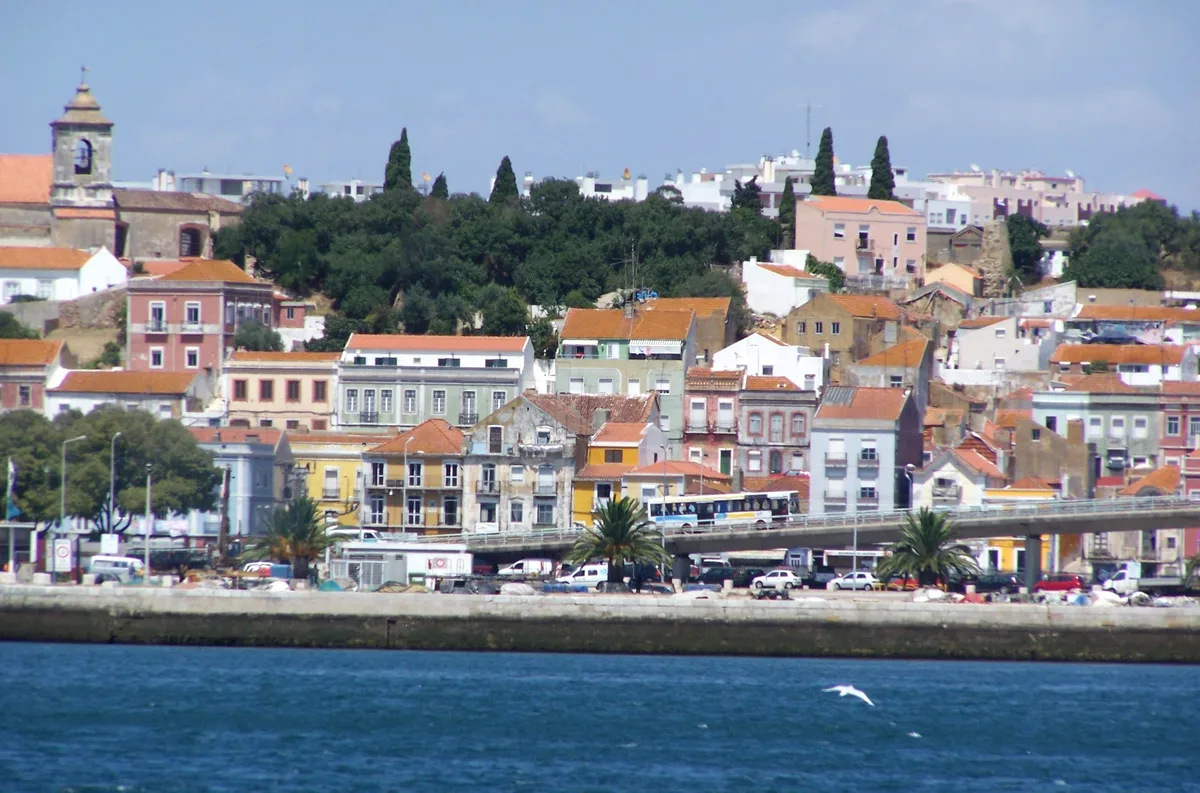 Évora Private Walking Tour with Tickets to Chapel of Bones, Cathedral, Roman Temple and Main Monuments
