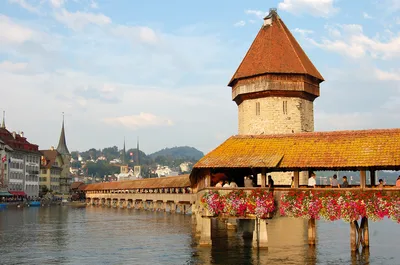 Swiss Lucerne 3-Hour Walking and Boat Tour: Chapel Bridge, Lion Monument & Lake Lucerne