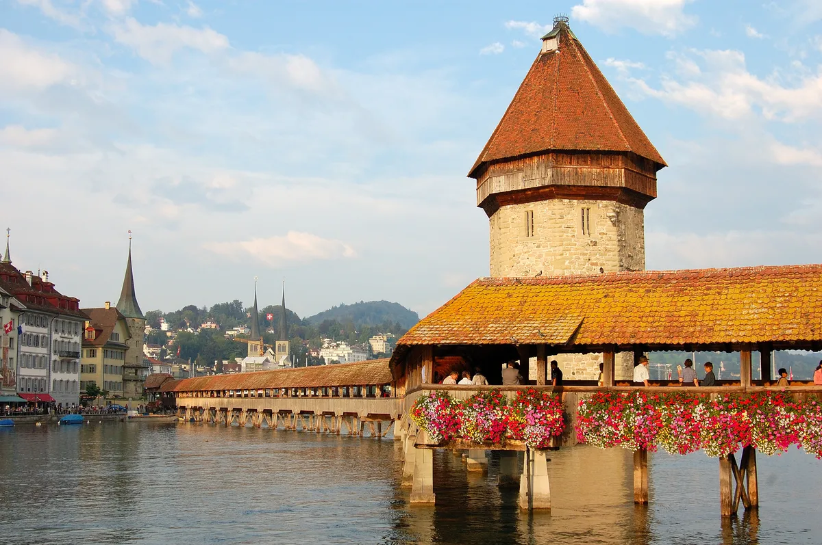 Swiss Lucerne 3-Hour Walking and Boat Tour: Chapel Bridge, Lion Monument & Lake Lucerne