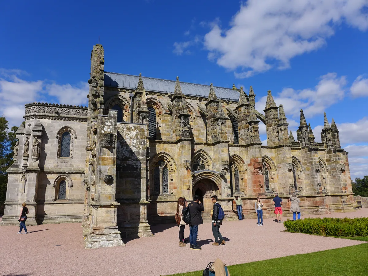 Rosslyn Chapel, Melrose Abbey, Hadrian's Wall and Jedburgh Abbey Small Group Tour from Edinburgh