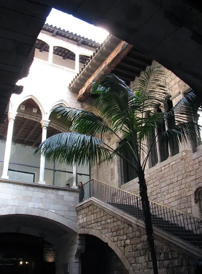 Barcelona Card: Unlimited Transport and Free Entry to 27 Museums for 72, 96 or 120 Hours