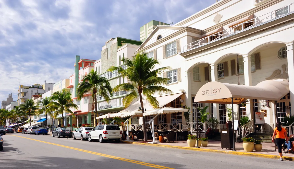 South Beach Cultural Food and Walking Tour in Miami