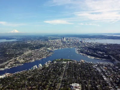 Seattle Locks Cruise with Hiram M. Chittenden (Ballard) Locks and City Skyline Views