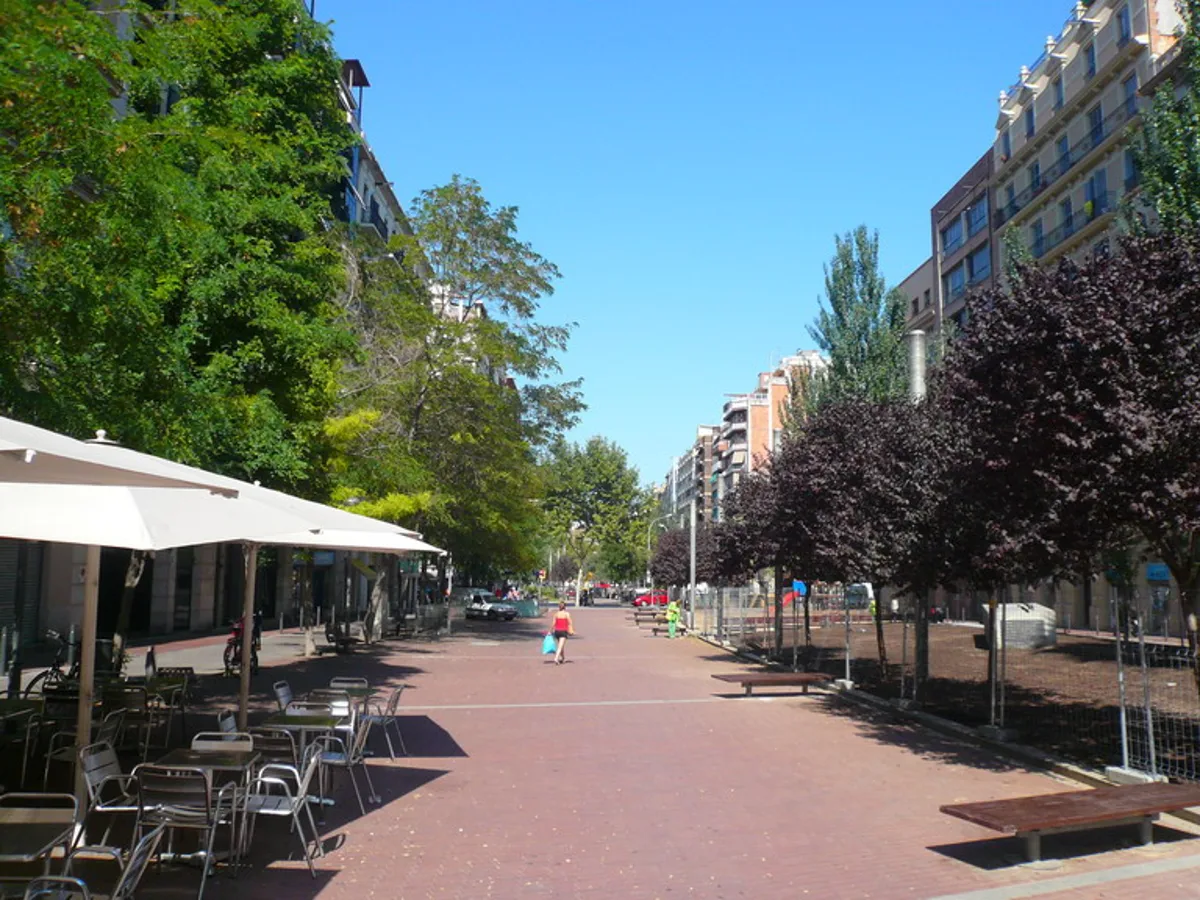 Barcelona With Locals Private Wine and Tapas Tour