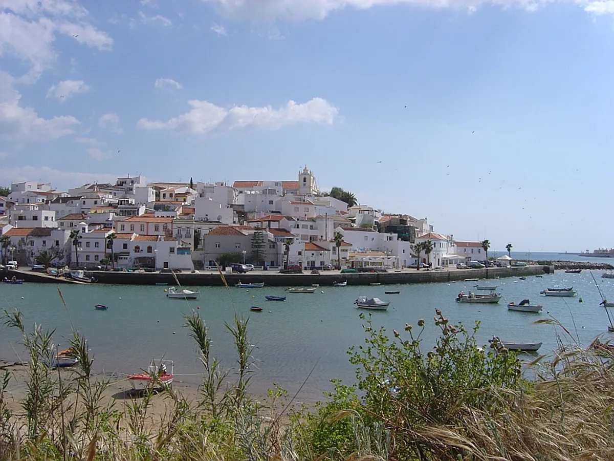 Benagil Cruise in Portimão with Lunch, Open Bar and Water Activities