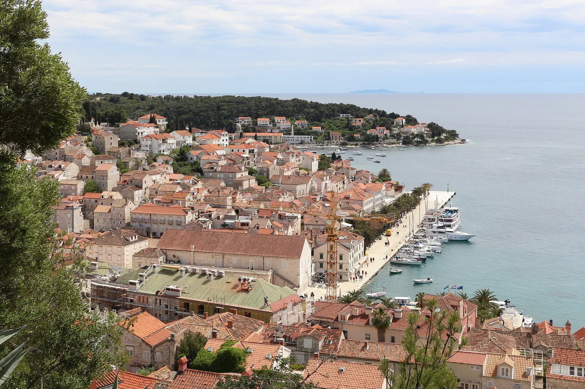 Blue Cave and Vis Island Speedboat Tour from Hvar with Snorkeling and Five Stops