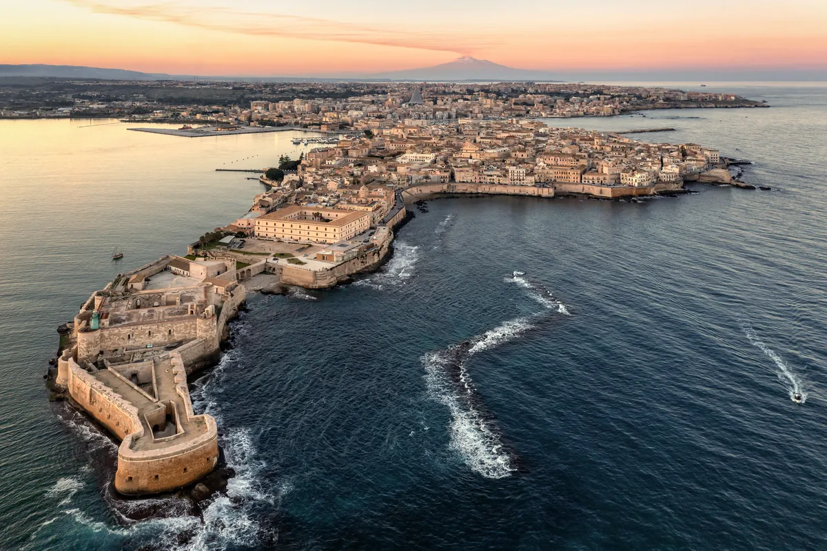 Boat Tour of Ortigia Island and Sea Caves in Sicily