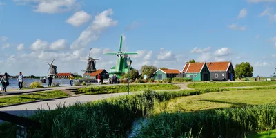 Giethoorn and Zaanse Schans Windmills Guided Day Trip from Amsterdam
