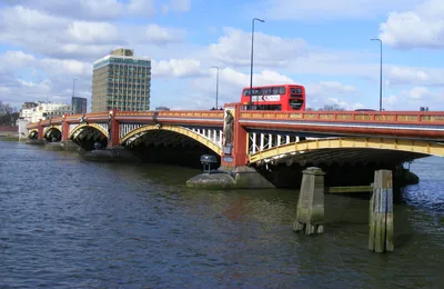London 2.5-Hour James Bond Film Location Walking Tour