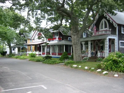 Martha's Vineyard Full-Island Tour: 3 Hours Including Menemsha, Aquinnah Cliffs, and Lighthouses
