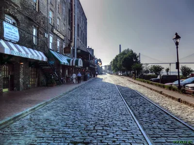 Savannah 2.5-Hour Haunted Booze and Boos Ghost Walking Tour with Costumed Guide