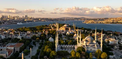 Bosphorus Sunset Cruise on Luxury Yacht with Transfers in Istanbul