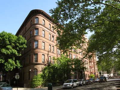 New York contrasts: Manhattan, Harlem, The Bronx, Queens & Brooklyn