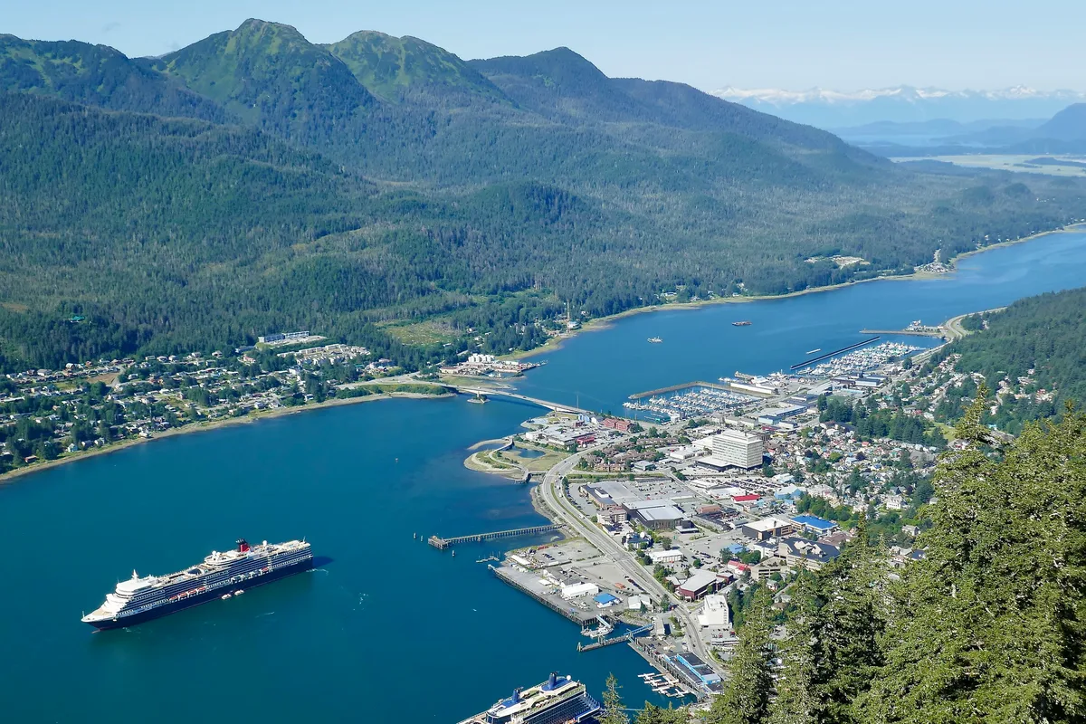 Alaska Juneau 3.5-Hour Whale Tour with Crowd-Skipping Catamaran