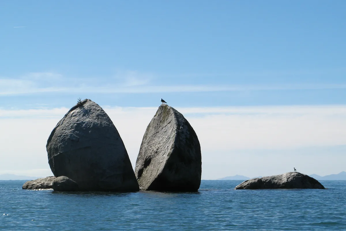 Marahau Family Sea Kayak Cruiser: Split Apple Rock, Sea Caves & Cormorants