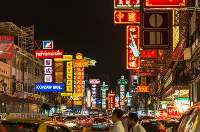 Bangkok Backstreets Food Tour with 15+ Tastings
