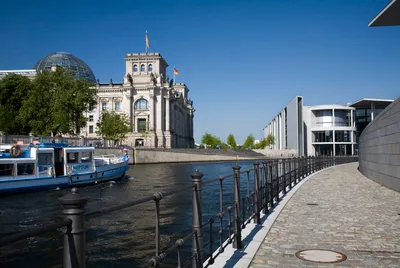 Berlin 1-Hour Boat Tour with Bilingual Live Guide (DE/EN)