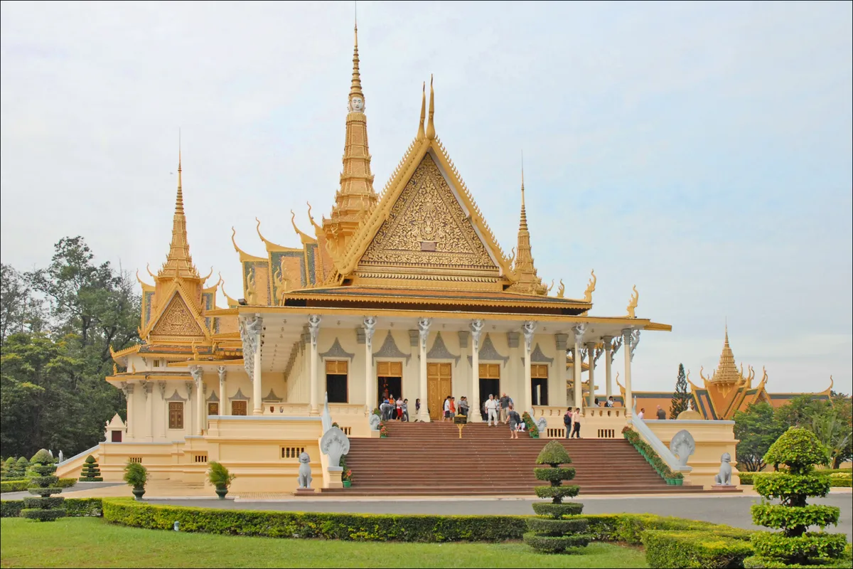 Phnom Penh Food Tour by Tuk Tuk: 20 Tastings, Drinks, and Nightlife Stops