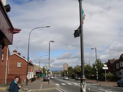 Belfast Official World Famous 90-Minute to 2-Hour Private Taxi Tour of Troubles Murals, Peace Wall & Memorials
