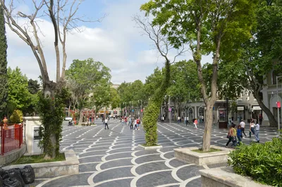 Baku Old Town and Oil History Private Walking Tour
