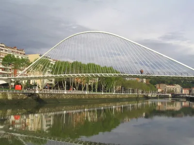 Bilbao Highlights 3-Hour Small-Group or Private E-Bike Tour: Guggenheim Museum, San Mamés Stadium & Maritime Museum