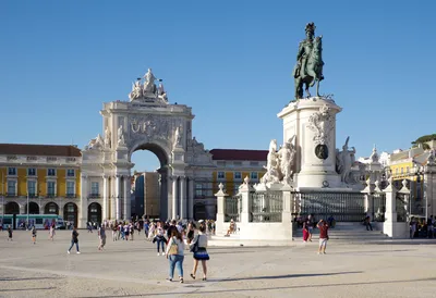 Awarded Original Lisbon Food Tour: Up to 17 Tastings in Alfama, Mouraria & Baixa
