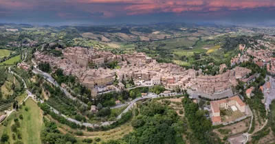Montepulciano 1-Hour Cellar Tour in One of the Most Beautiful Cellars in the World with Wine Tasting and Bruschetta