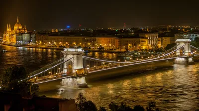 Budapest Essentials 3-Hour Private Walking Tour Chain Bridge Parliament St. Stephen's Cathedral
