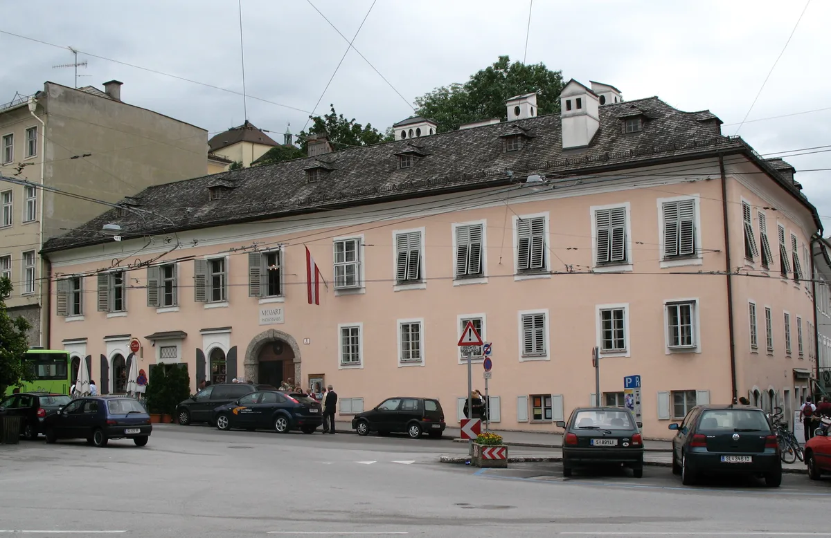 Salzburg Oldtown Walking Tour with Licensed Local Guide