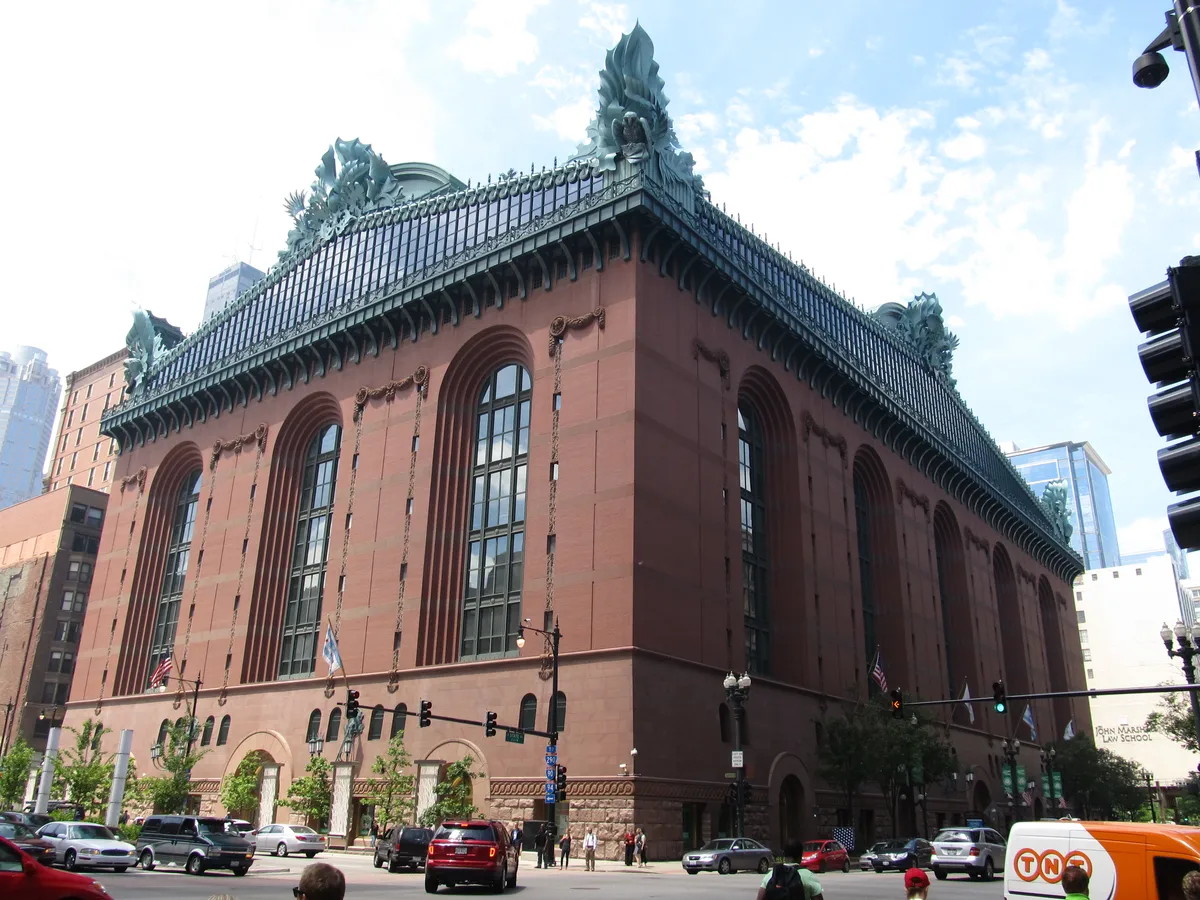 Chicago Loop District Food Tour with Deep Dish Pizza and Italian Beef Sandwich