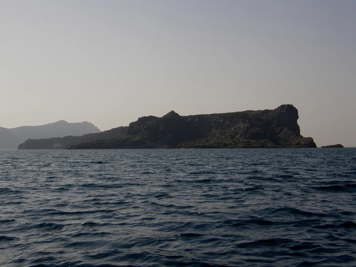 Santorini Sailing Dream Catcher Boat Tour with BBQ Lunch and Drinks