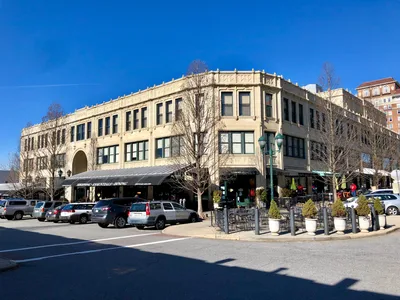 Asheville Downtown 2-Hour Tip-Based Sightseeing Walking Tour with Beer Sample and Private Leaf Global Arts Center Visit