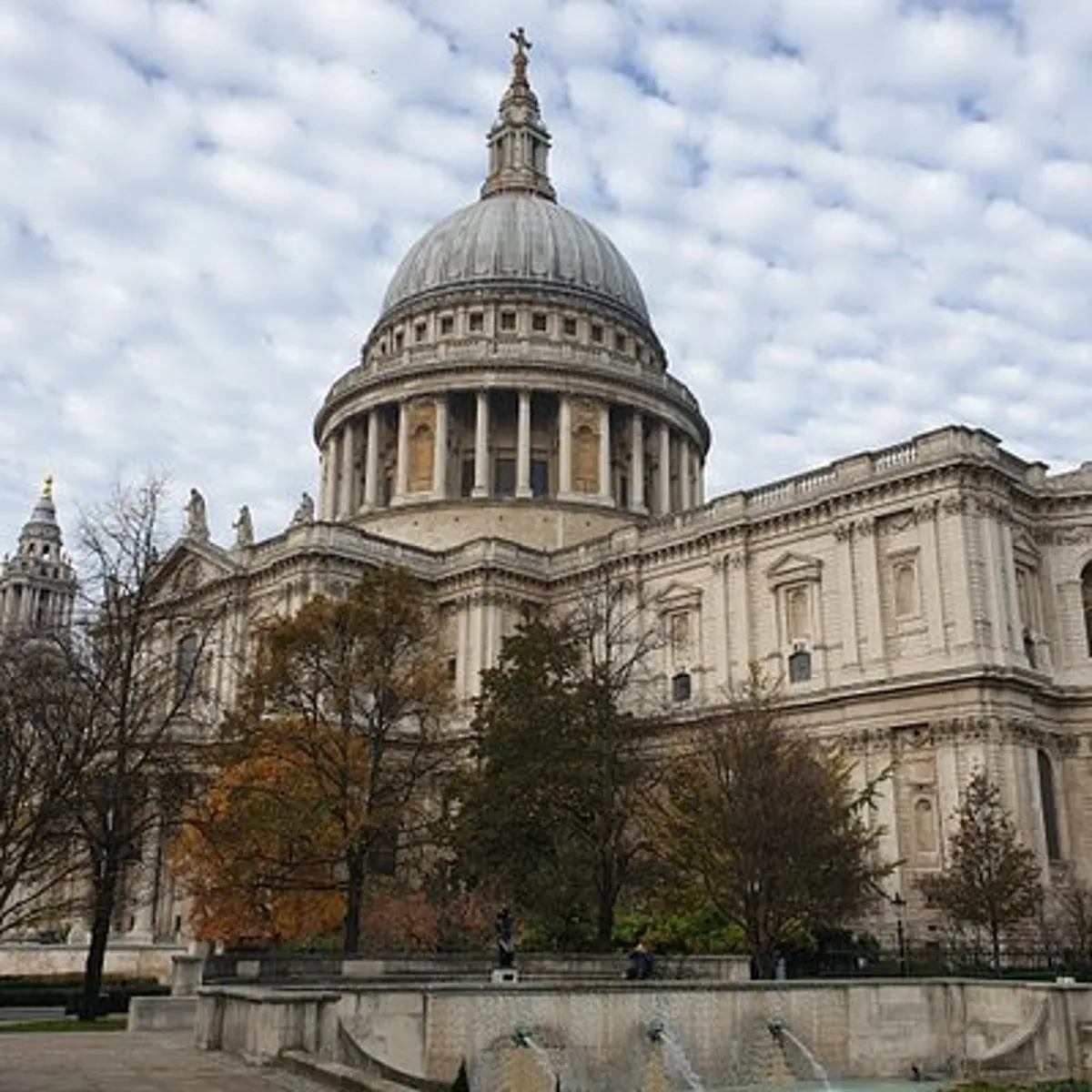 Roman Ruins to Blitz Bombings: A Walking Tour of London's Fiery History
