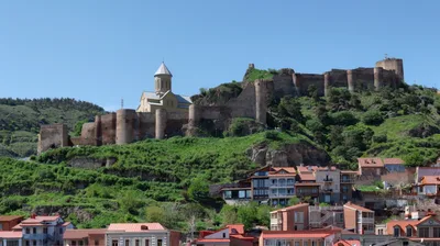 Old Tbilisi Private Walking Tour with Cable Car Ride and Wine Tasting