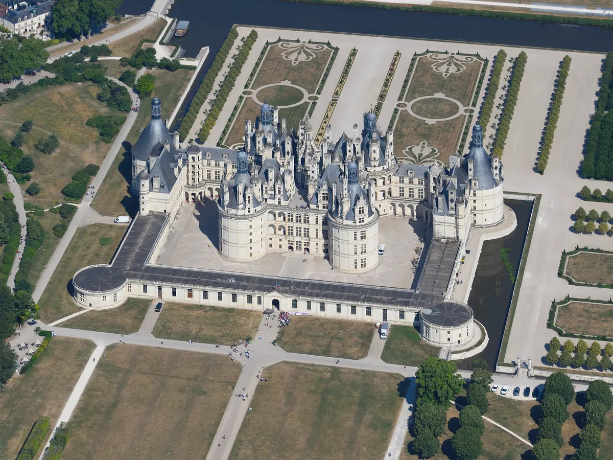 Loire Valley Castles and Wine Small-Group Day Trip from Paris