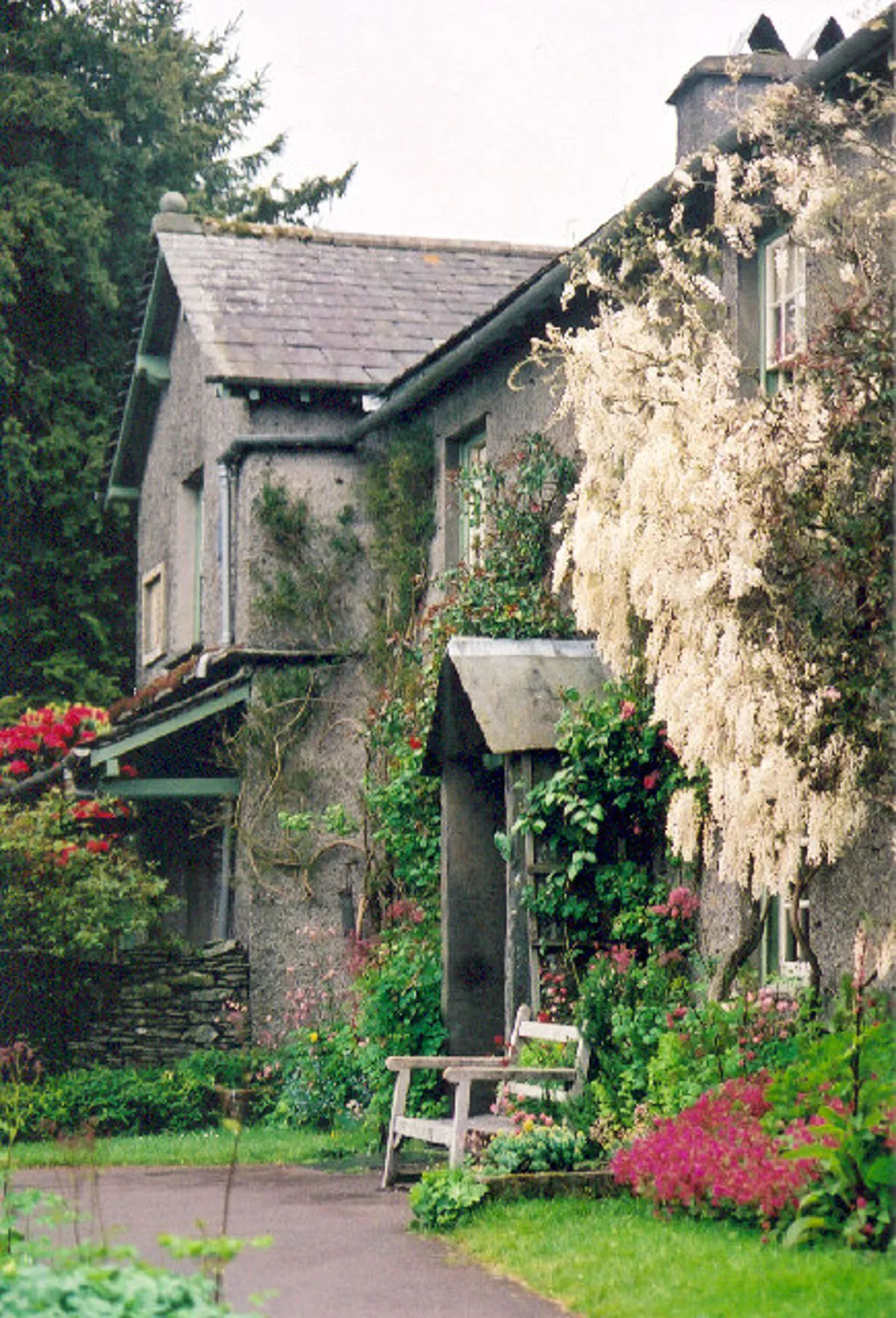 Beatrix Potter Half-Day Lake District Tour with Lake Windermere Cruise