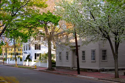Salem 2.5-Hour Walking Tour of 5 "Hocus Pocus" Movie Locations (31st Anniversary)