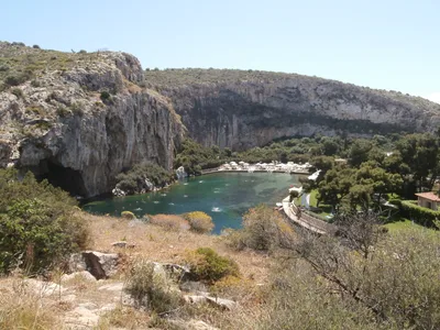 Lake Vouliagmeni Thermal Spa, Temple of Poseidon and Vouliagmeni Lunch Private Full-Day Tour