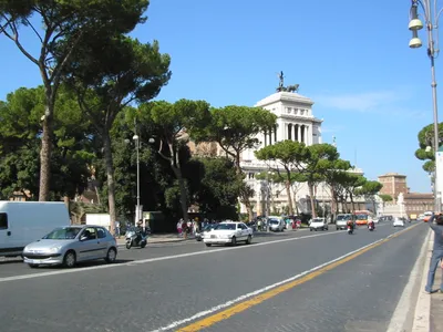 Rome Vespa Tour with Francesco: 2.5-Hour Guided Ride Past Colosseum, Trevi Fountain & Piazza Navona