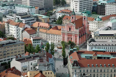 Classic Ljubljana Group Tour with Local Alcohol Tastings