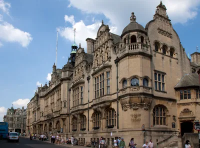 Downton Abbey & Highclere Castle Day Trip from London with Oxford and Bampton