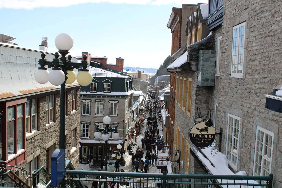 Quebec City Private Walking Tour: Place d’Hôtel de Ville, Chateau Frontenac & Place Royale