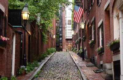 Boston Underground Ghost Walking Tour: Gravestones & Gunpowder