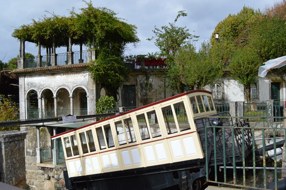 Braga & Guimarães Small Group Day Tour with Lunch Included from Porto