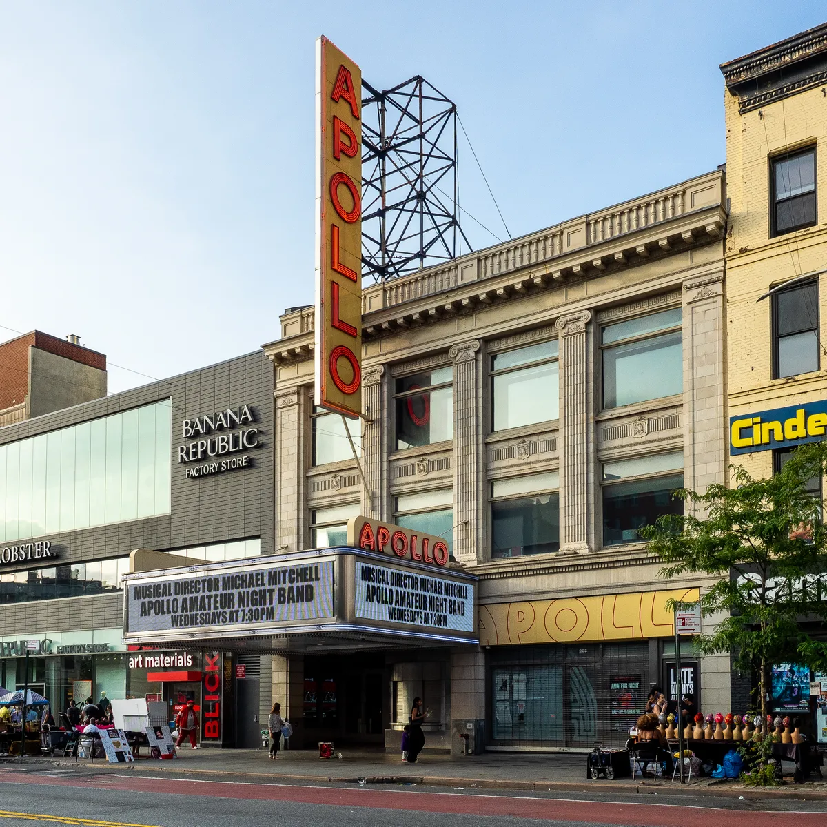 Harlem Sunday Morning Gospel Walking Tour with Apollo Theater and Cotton Club