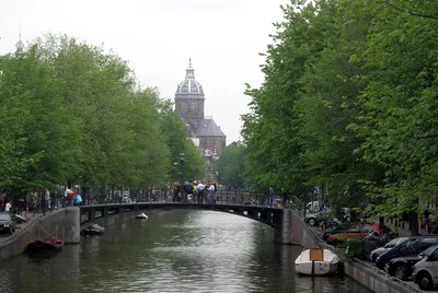 Amsterdam 1-Hour Guided All-Inclusive Boat Tour with Dutch Gouda Cheese and Unlimited Drinks