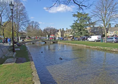 Cotswolds Small-Group Day Trip from London Visiting Bourton-on-the-Water, Bibury and Burford