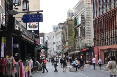 Small-Group Night Food Tour in Seoul with Korean BBQ and Traditional Drinks